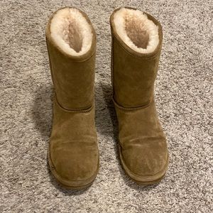 woman’s bear paw boots